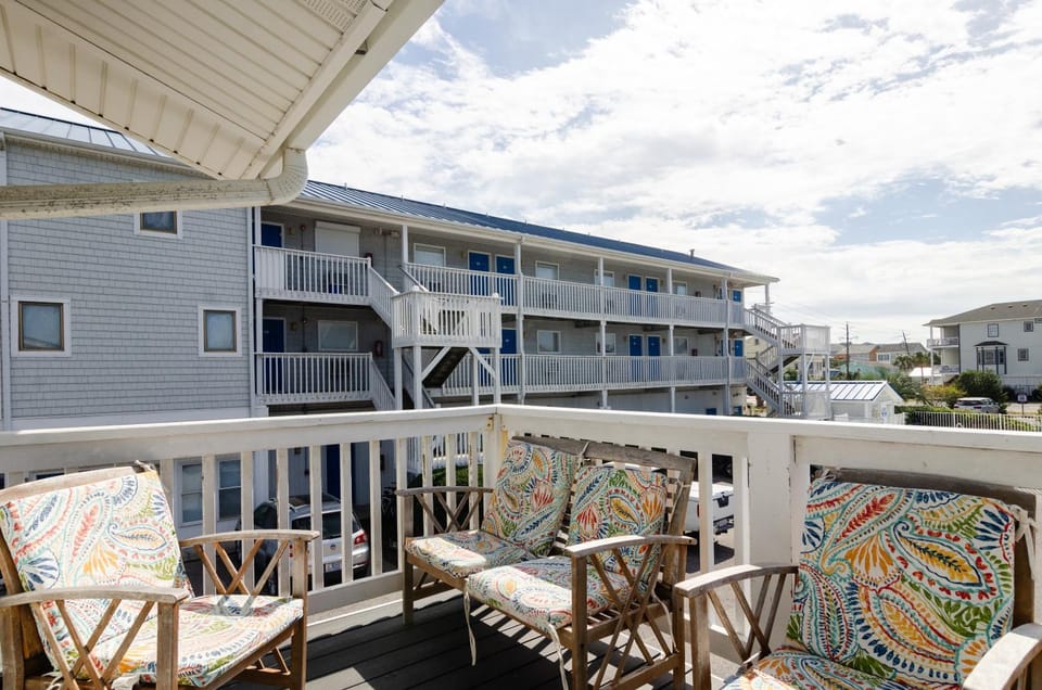 Settle Up by Bryant Real Estate House in Carolina Beach