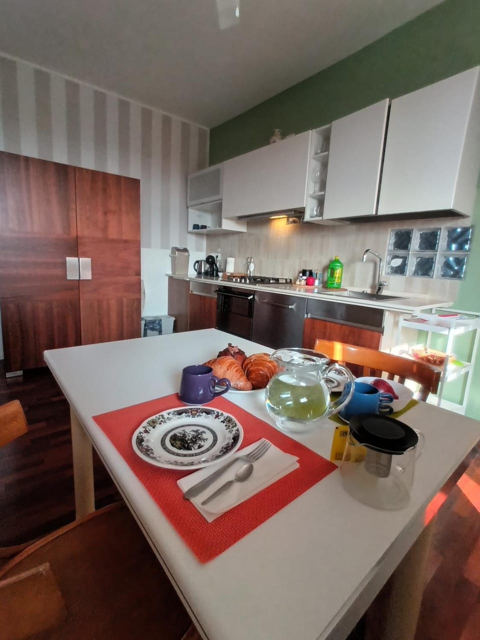 Kitchen or kitchenette, Dining area, stove