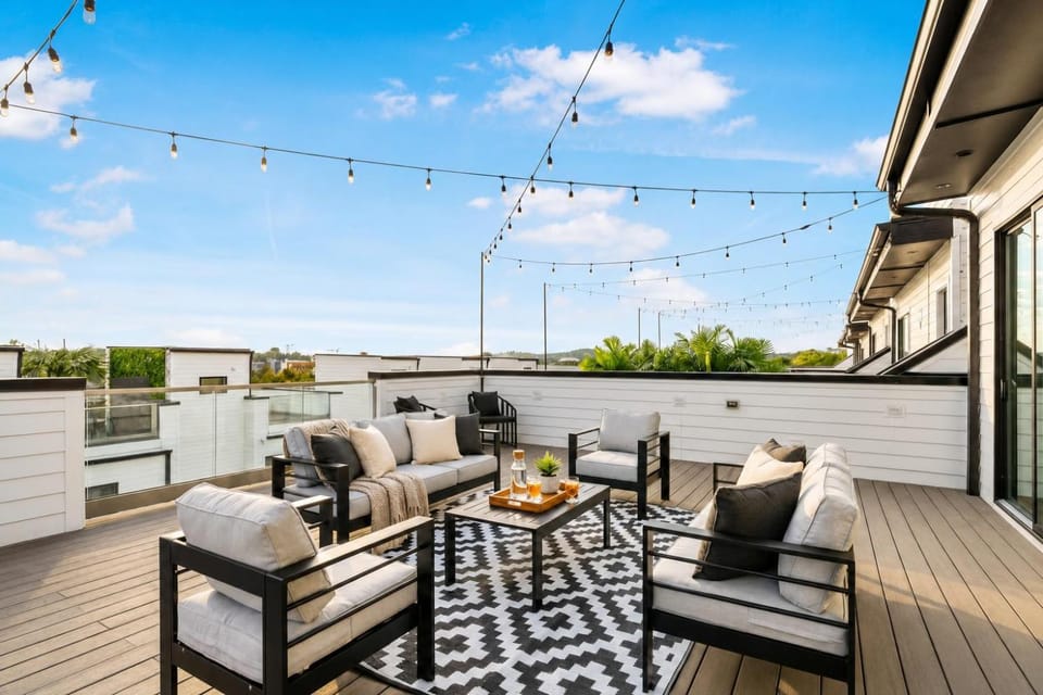 Double Rooftop Decks Hot Tub Karaoke Nashville House in East Nashville
