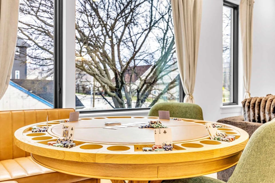 Luxury Hot Tub & Rooftop Deck Downtown Nashville House in Berry Hill