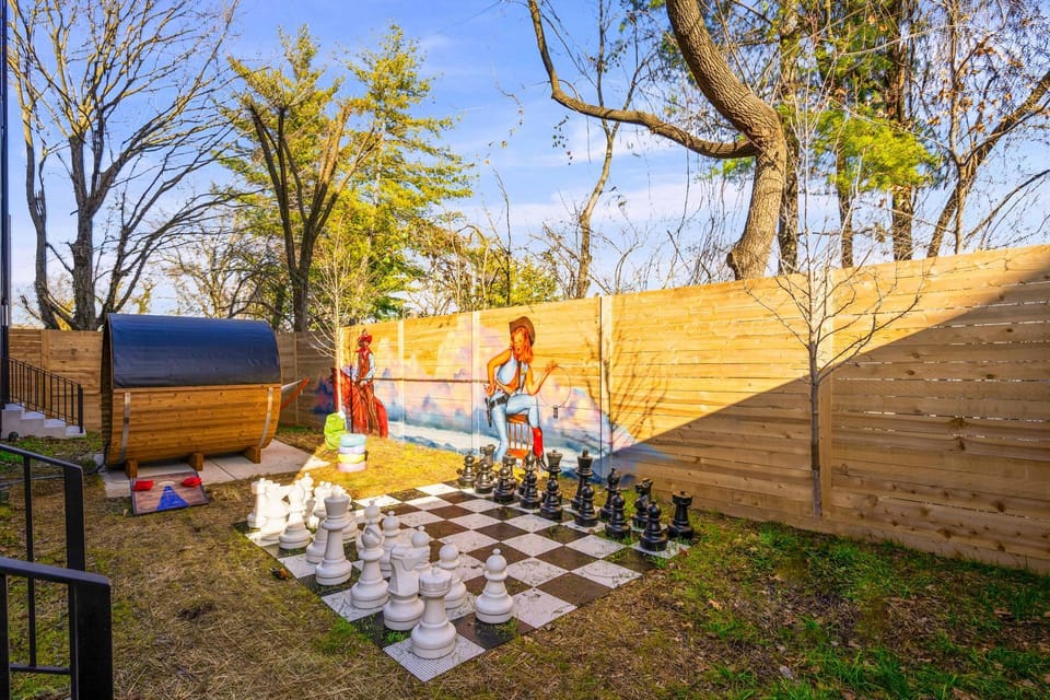 Luxury Hot Tub & Rooftop Deck Downtown Nashville House in Berry Hill