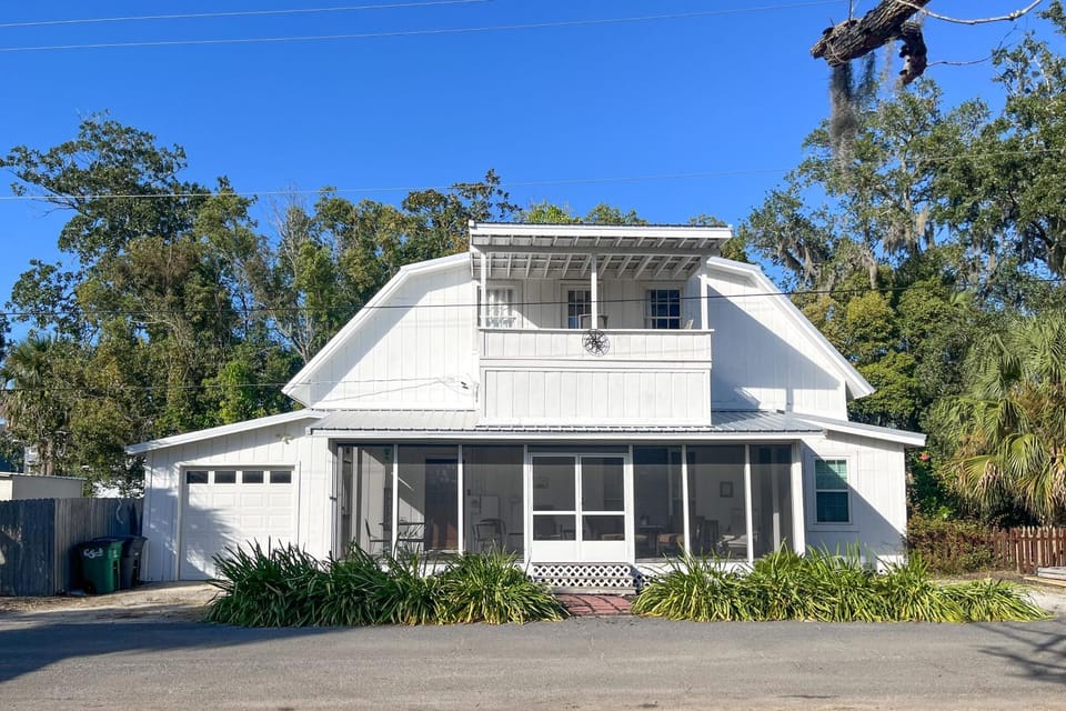 St. Marys Chic: Porch Living & Total Walkability! House in St Marys