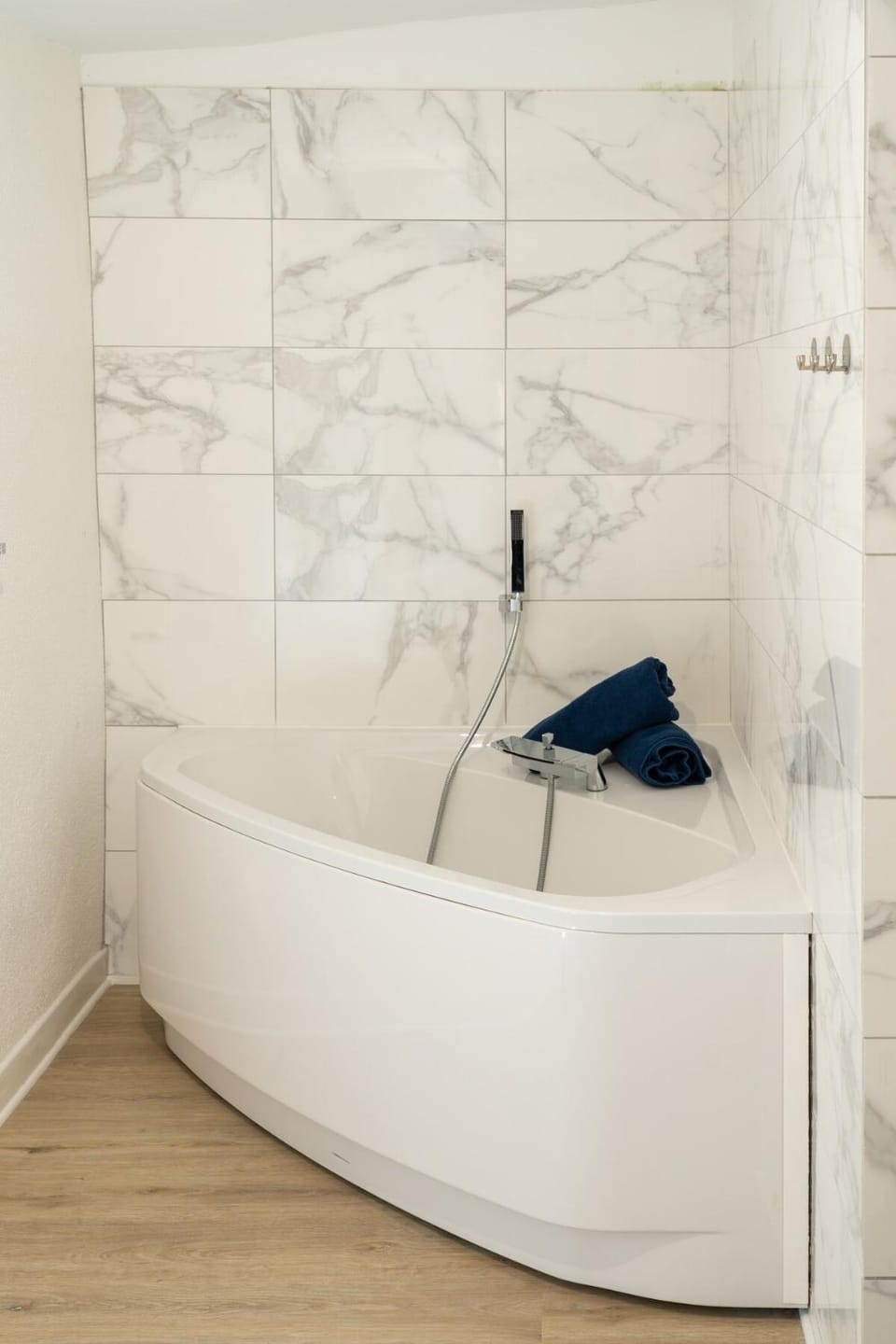 Bathroom, Bath, towels