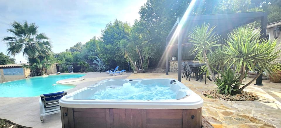 Natural landscape, BBQ facilities, Hot Tub, Balcony/Terrace, Spa and wellness centre/facilities, Spa and wellness centre/facilities, Pool view, Swimming pool, Open Air Bath, internet, pet friendly, sunbed