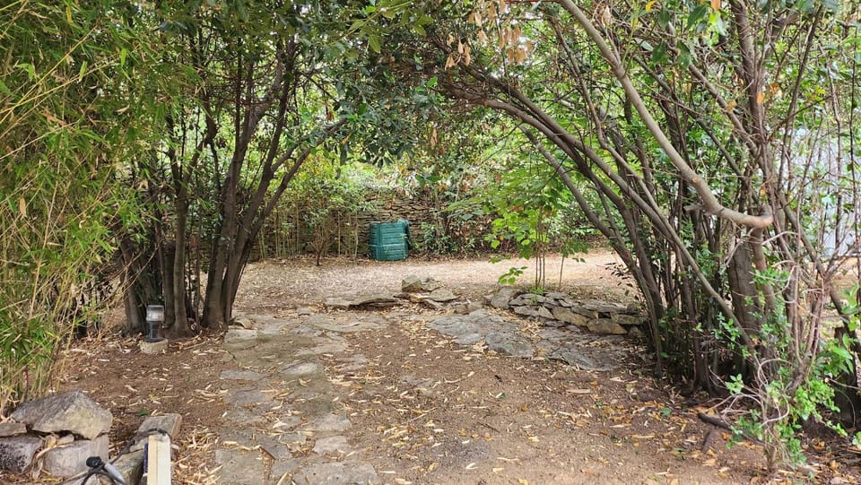 Property building, Natural landscape, BBQ facilities, Garden, View (from property/room), City view, Garden view, Pool view, internet, pet friendly