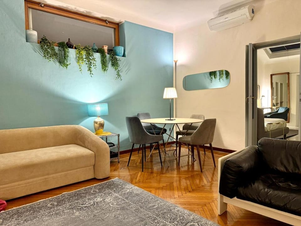 Seating area, Dining area, air conditioner