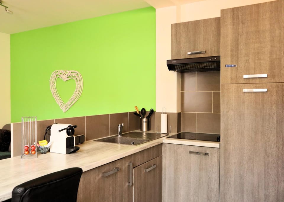 Coffee/tea facilities, stove, kitchen