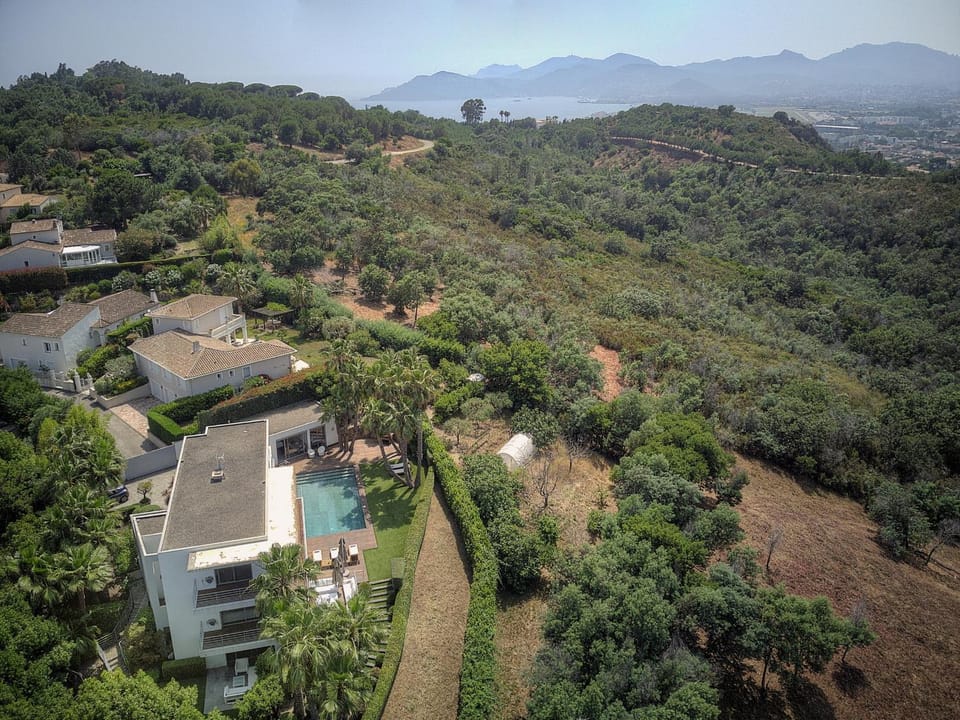 FRGK Luxury Villa Cannes Lord Brougham, Croix-des-Gardes Heated Pool & Ultra-Fast Wi-Fi Villa in Cannes