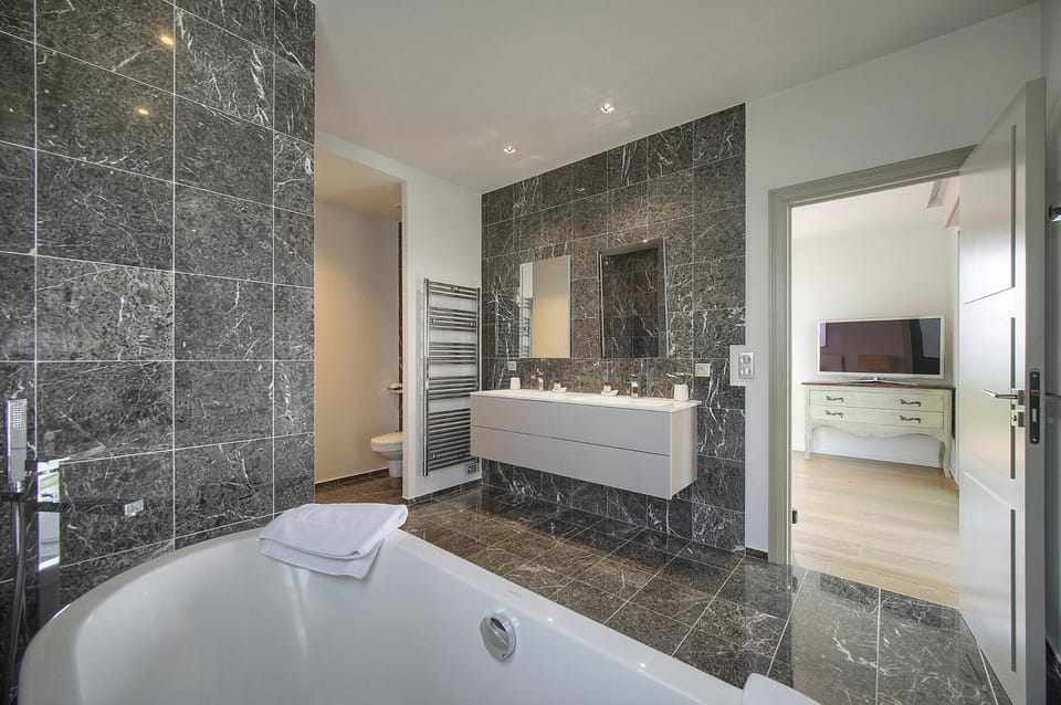 FRGK Luxury Villa Cannes Lord Brougham, Croix-des-Gardes Heated Pool & Ultra-Fast Wi-Fi Villa in Cannes