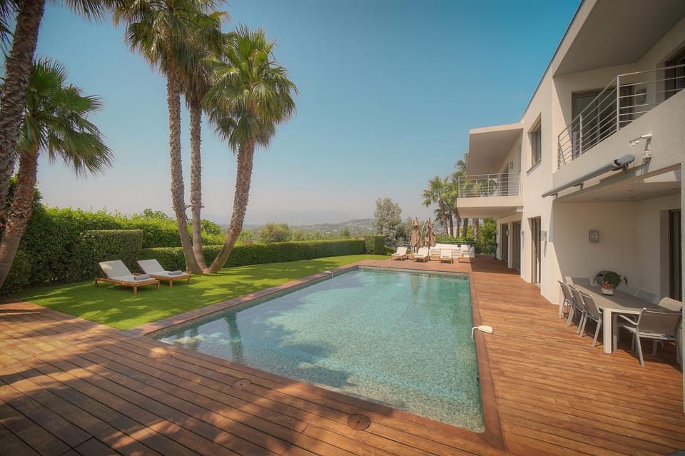 FRGK Luxury Villa Cannes Lord Brougham, Croix-des-Gardes Heated Pool & Ultra-Fast Wi-Fi Villa in Cannes
