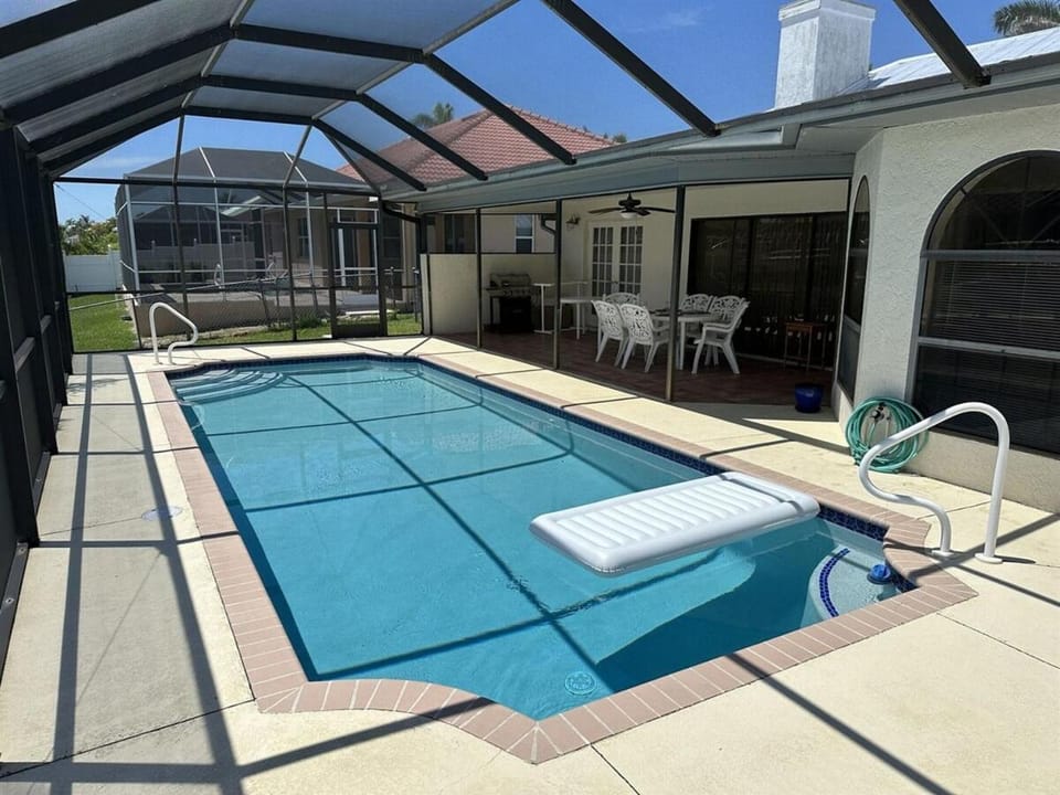 Villa Lucy, a splendid pool home with eastern exposure Villa in Cape Coral