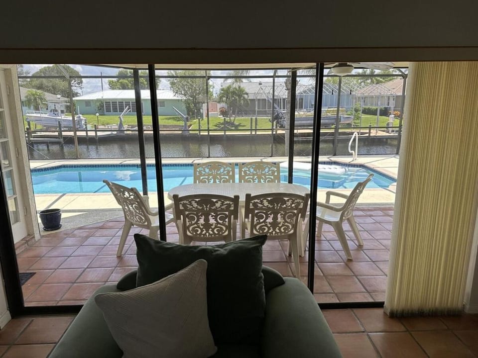 Villa Lucy, a splendid pool home with eastern exposure Villa in Cape Coral