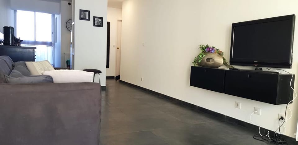 Communal lounge/ TV room, TV and multimedia, Seating area