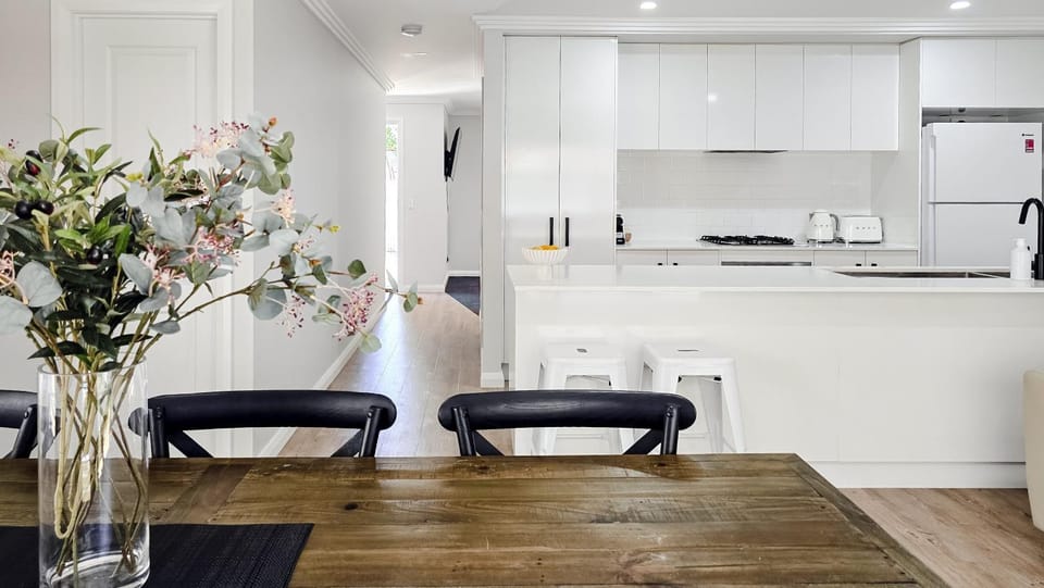 Tanderra - Spacious Central Wagga Townhouse Apartment in North Wagga Wagga