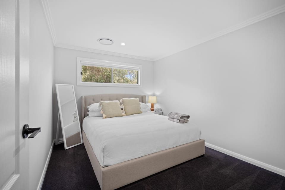 Tanderra - Spacious Central Wagga Townhouse Apartment in North Wagga Wagga