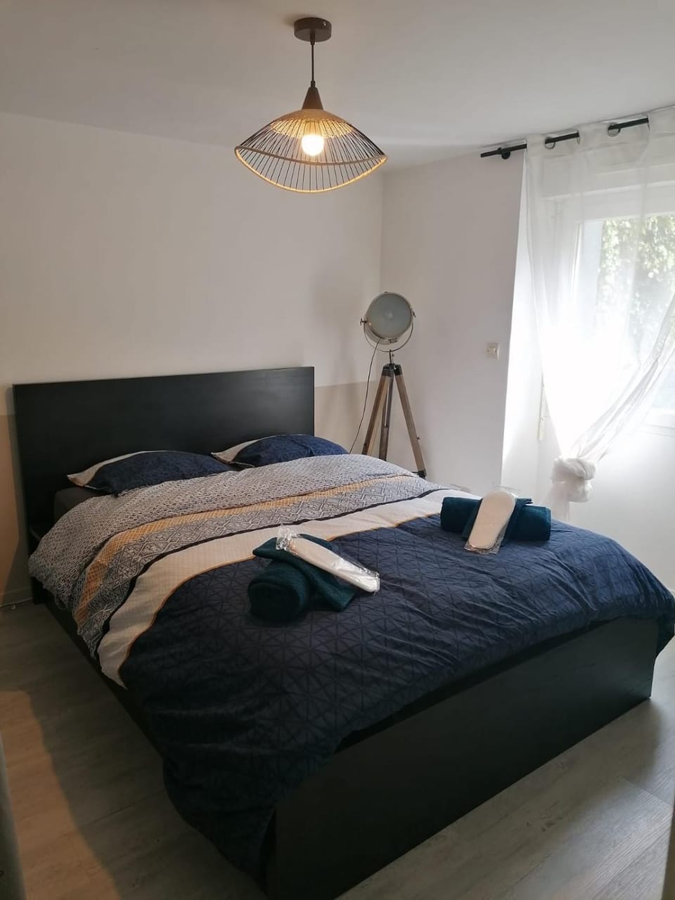 Bedroom, towels