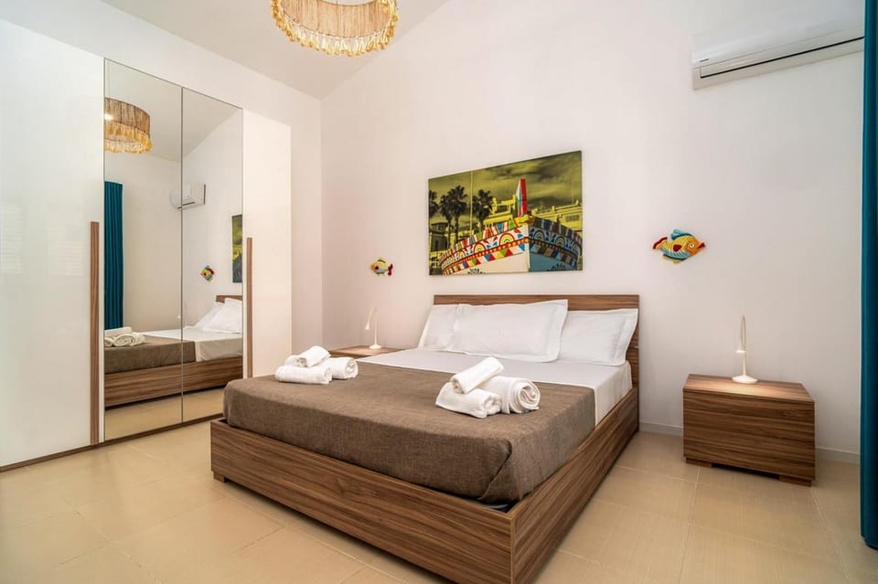 Bed, Photo of the whole room, Bedroom, towels, air conditioner