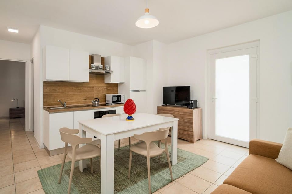 TV and multimedia, Coffee/tea facilities, Kitchen or kitchenette, Living room, Seating area, Dining area, minibar, oven, pet friendly, stove, toaster