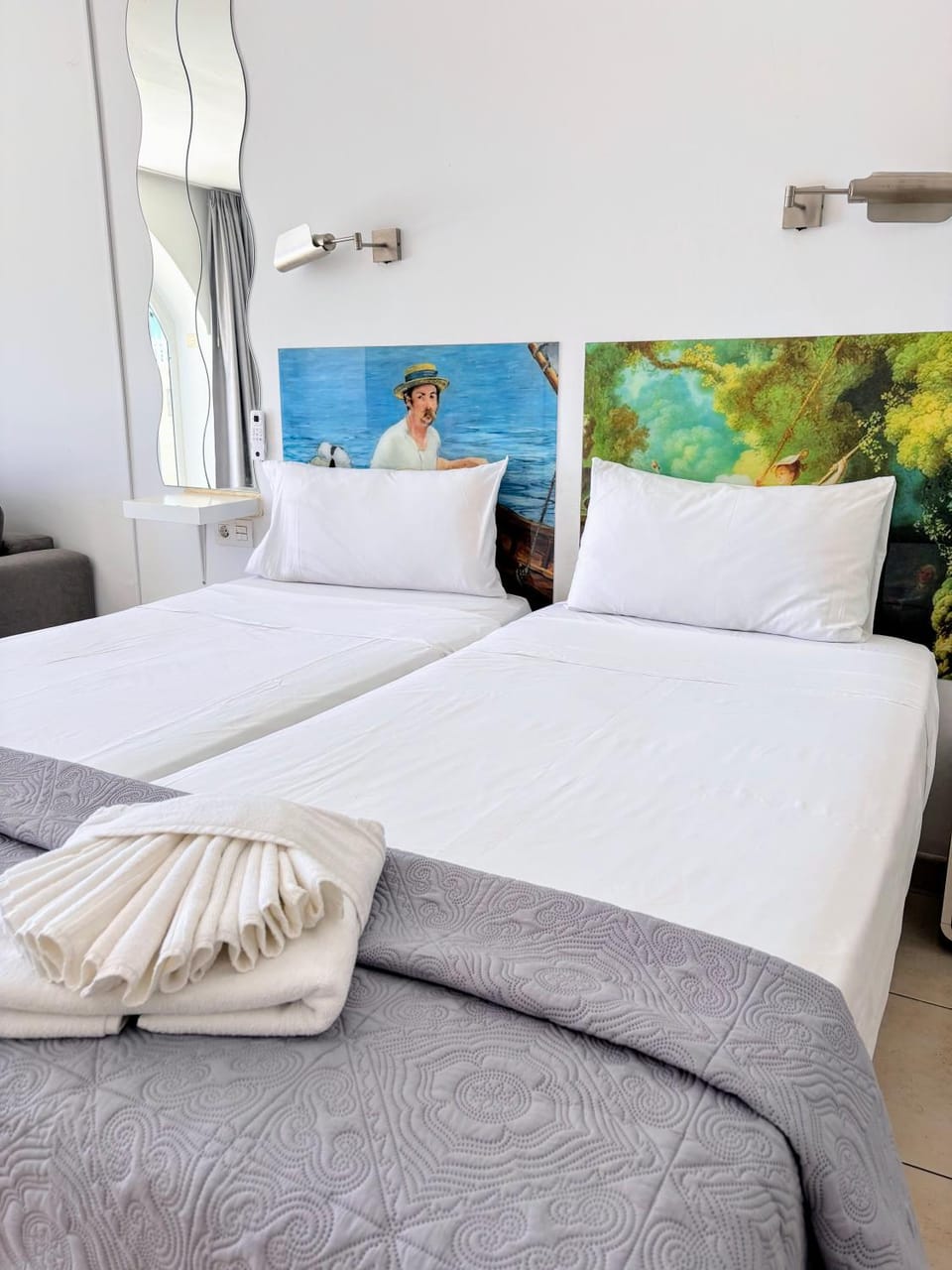 Bed, Photo of the whole room, Bedroom, towels