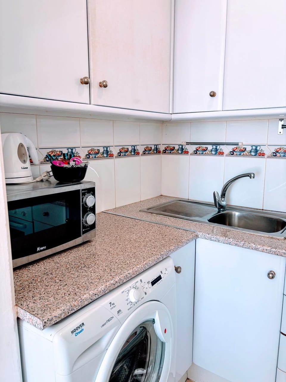 Coffee/tea facilities, Kitchen or kitchenette, microwave, washing machine