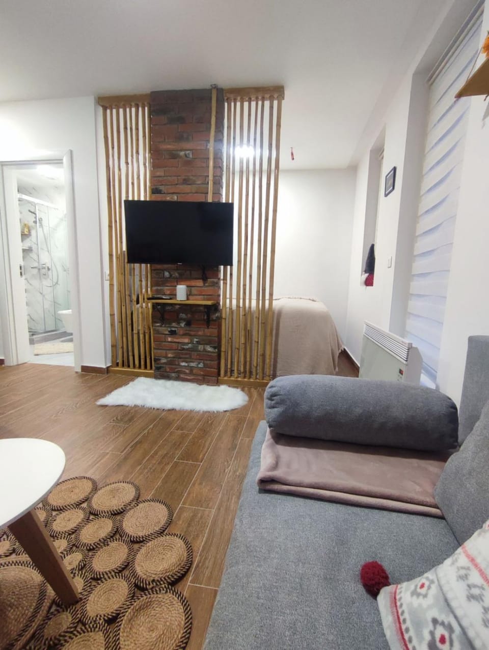 TV and multimedia, Photo of the whole room