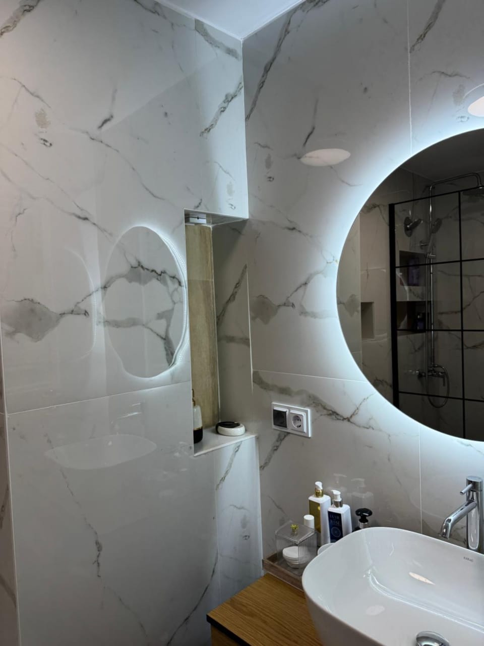 Bathroom, towels
