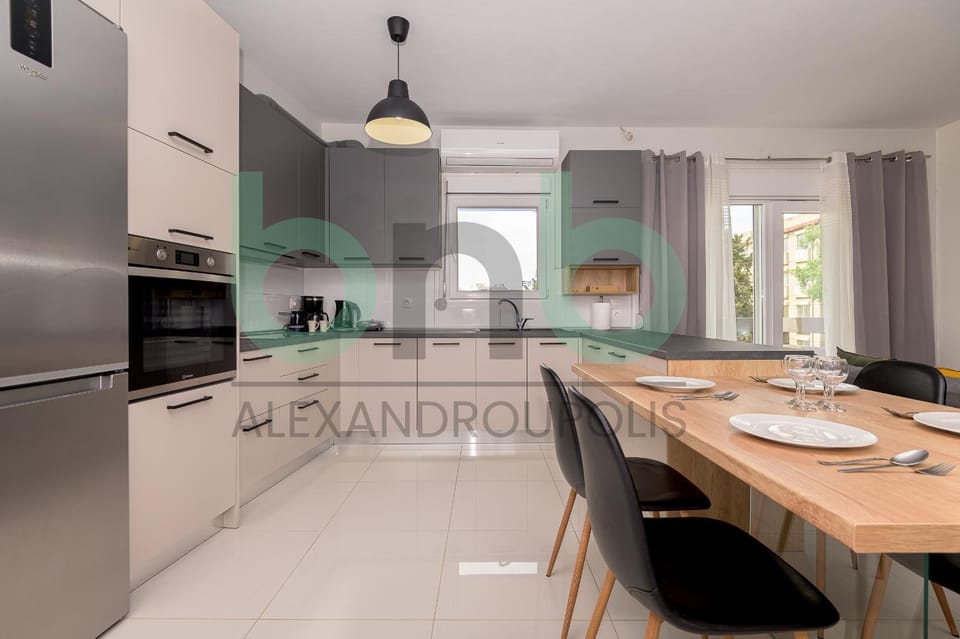 Kitchen or kitchenette, Dining area, oven, air conditioner