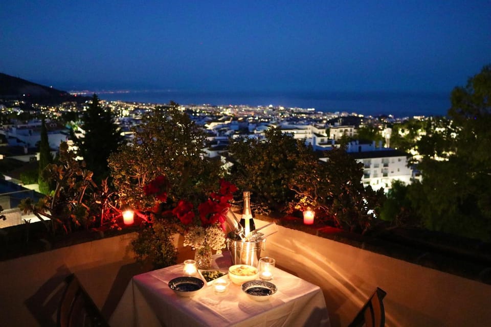 Night, Natural landscape, View (from property/room), Balcony/Terrace, Dining area, City view, Mountain view
