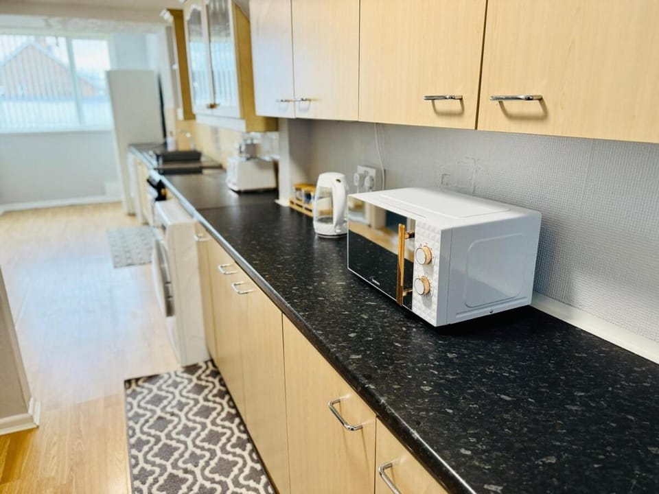 Coffee/tea facilities, Kitchen or kitchenette, microwave, toaster