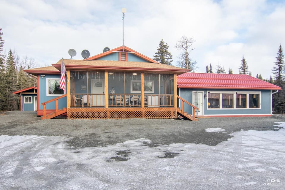 Fish Camp – Rustic Retreat with 4 Cabins, Gazebo & Kenai River Access Sleeps 14 Cabin in Sterling