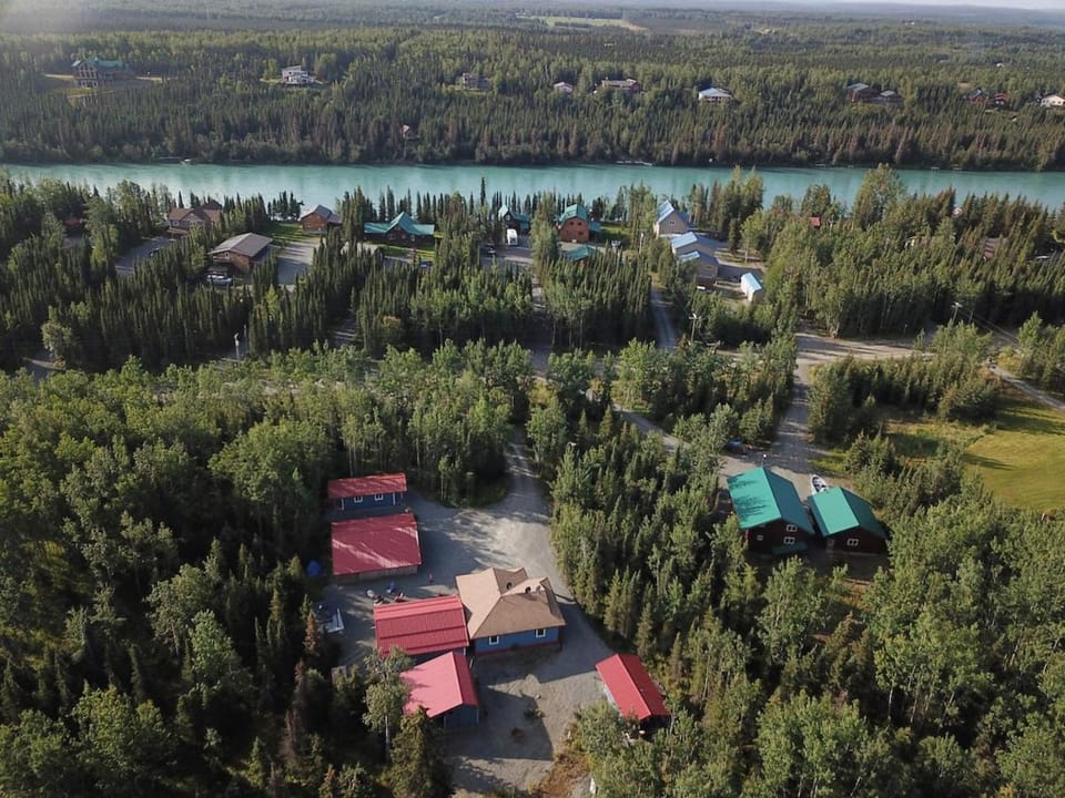 Fish Camp – Rustic Retreat with 4 Cabins, Gazebo & Kenai River Access Sleeps 14 Cabin in Sterling