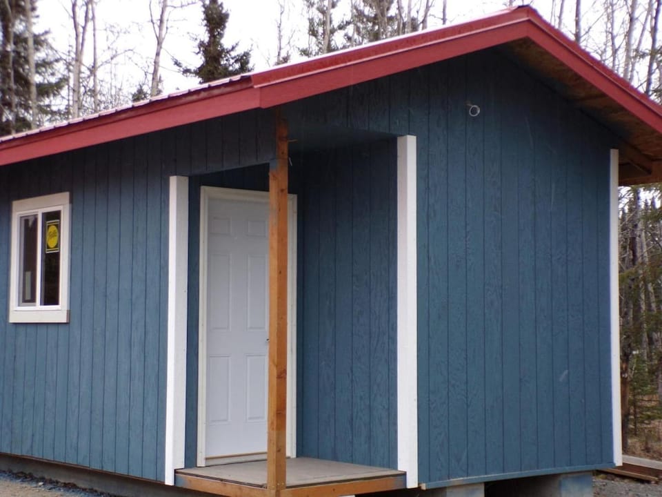 Coho Cabin - Queen + Bunk Bed A Cozy Woodland Setting Cabin in Sterling