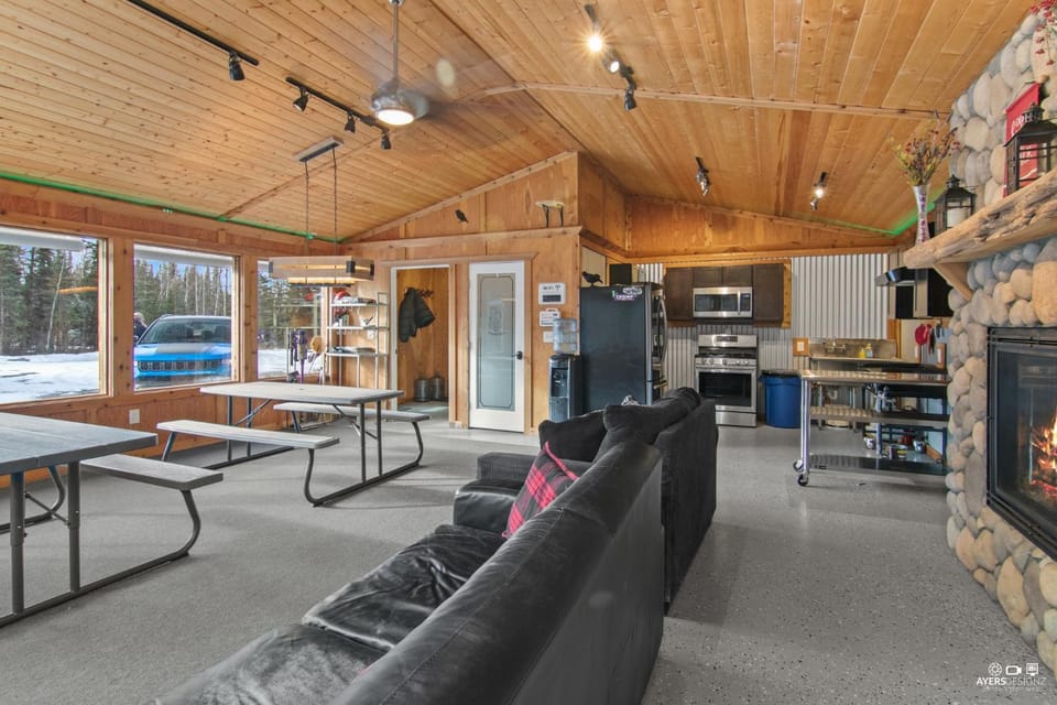 Red Cabin at Fish Camp – Cozy Dry Cabin with Loft Rustic Escape Cabin in Sterling