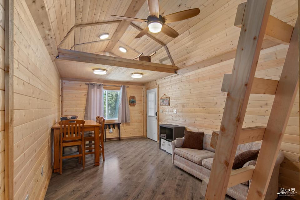 Red Cabin at Fish Camp – Cozy Dry Cabin with Loft Rustic Escape Cabin in Sterling