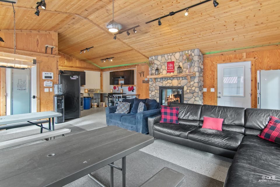 Silver Cabin – Dry Cabin with Bunks Fish On! Cabin in Sterling