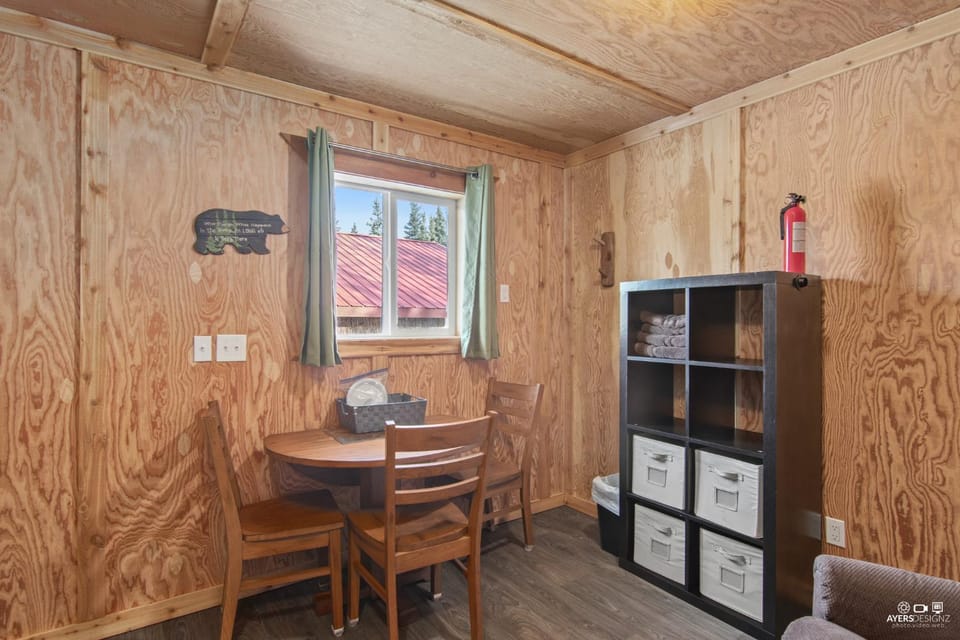 Silver Cabin – Dry Cabin with Bunks Fish On! Cabin in Sterling