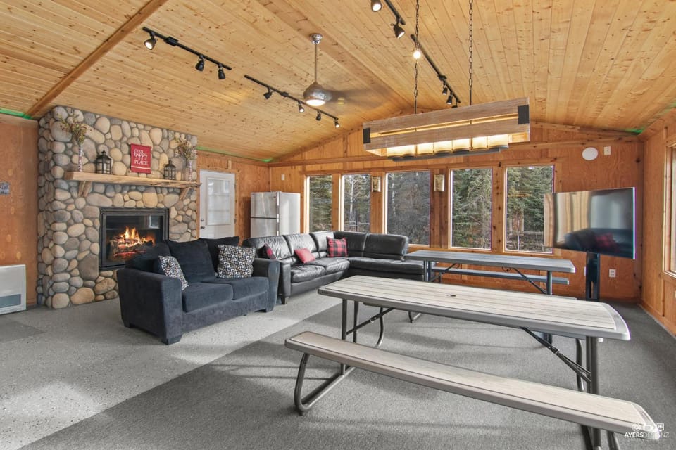 Silver Cabin – Dry Cabin with Bunks Fish On! Cabin in Sterling
