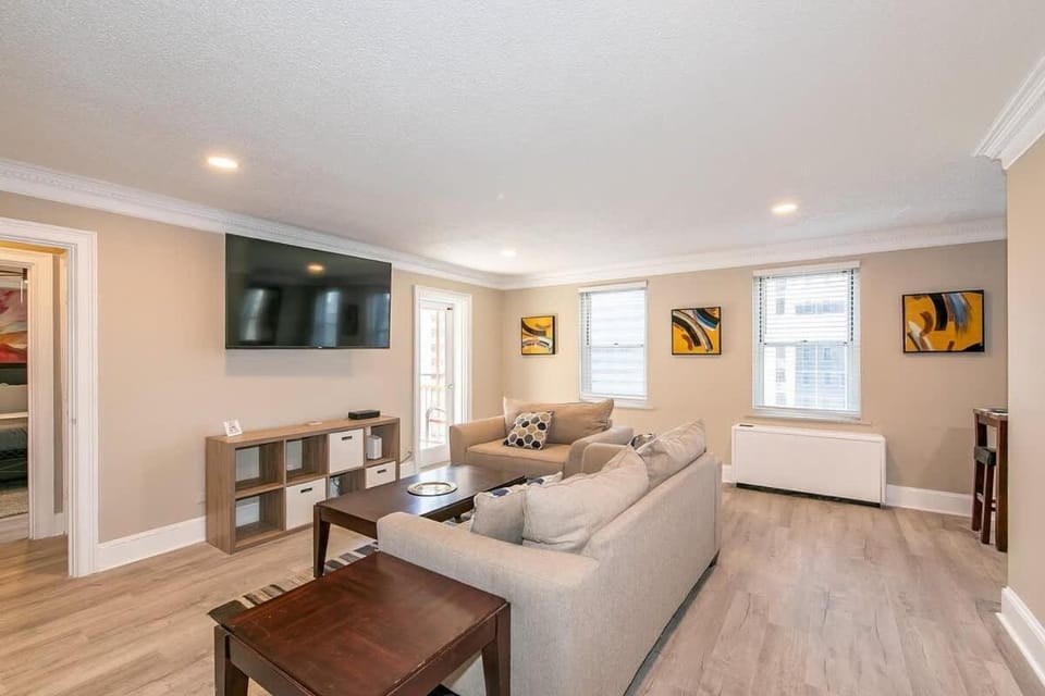 High Rise Downtown Condo with Skyline View House in Atlanta