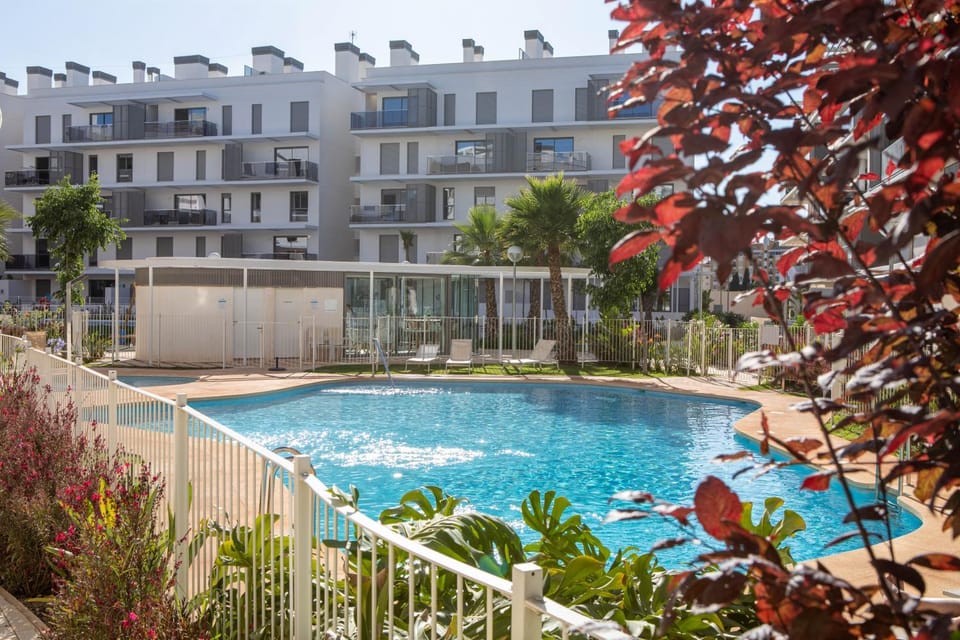 Property building, Spring, Day, Garden, Garden view, Pool view, Swimming pool, sunbed