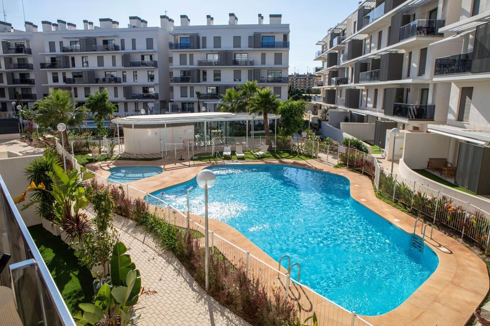 Property building, Day, Pool view, Swimming pool, sunbed