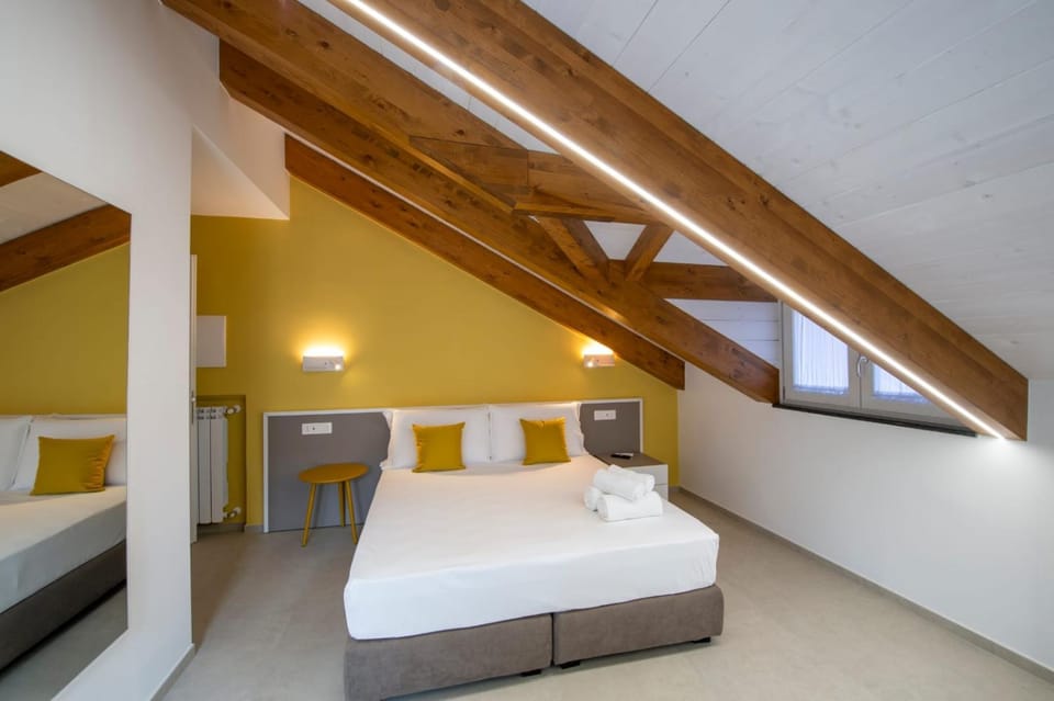 Rossy Palace - Amalficoast Suites Bed and Breakfast in Furore