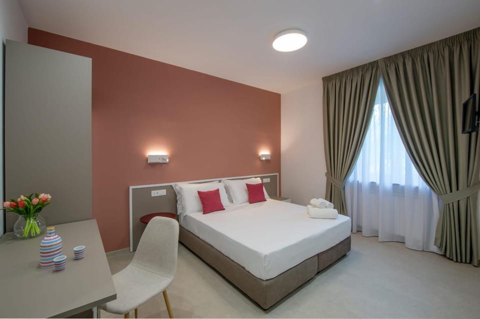 Bedroom, Food, bidet, furniture, heating, internet, safe, towels, wedding