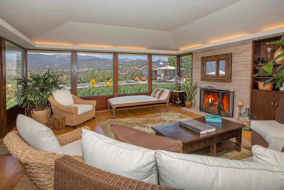 Bella Vista by Paradise Retreats Villa in Carpinteria