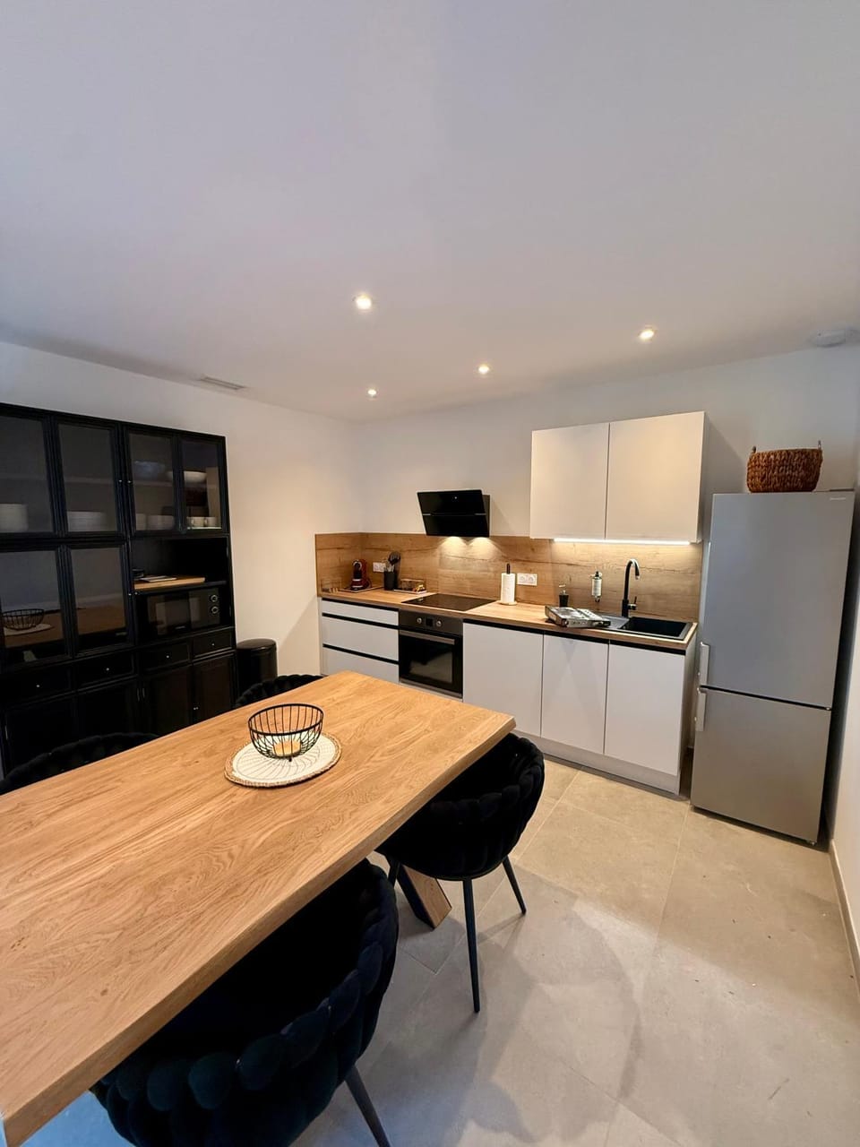 Kitchen or kitchenette, Dining area, dishwasher, oven, stove
