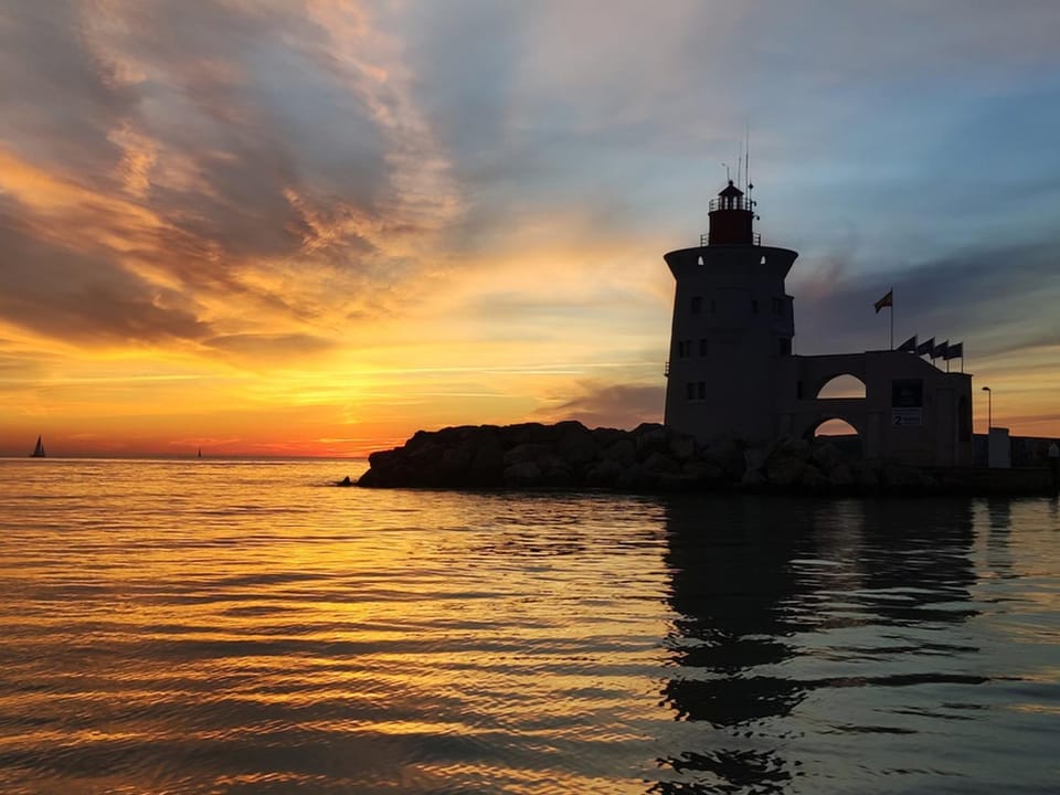 Nearby landmark, Sunrise