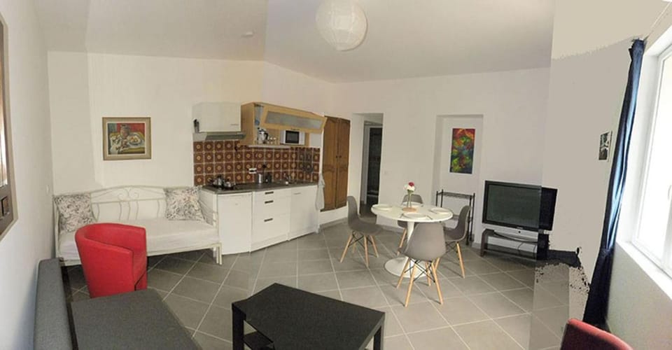 GitesLuberon 2 F2 Apartment in Mallemort