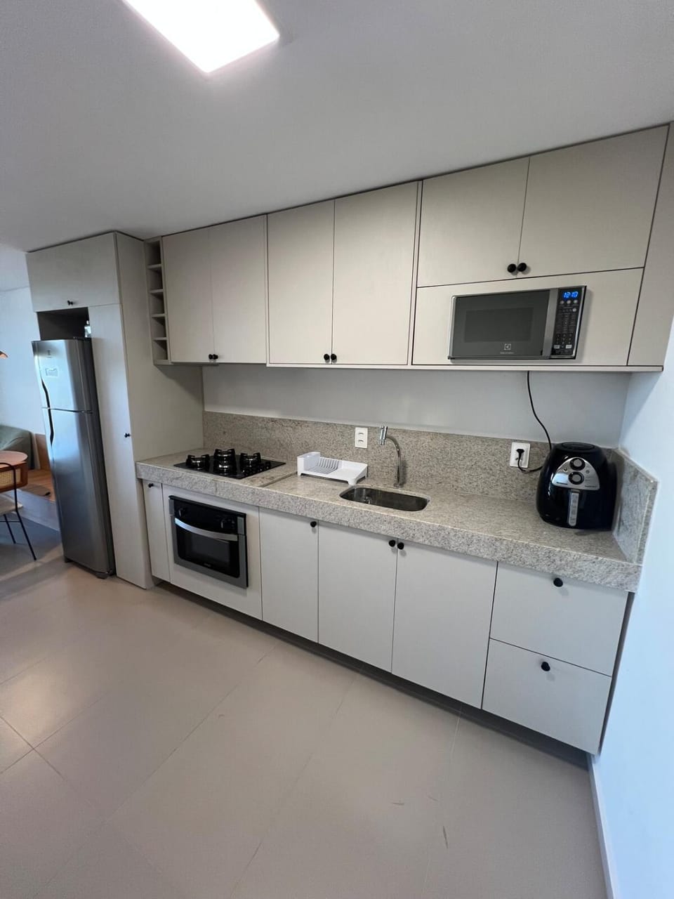 Kitchen or kitchenette, minibar, oven, stove