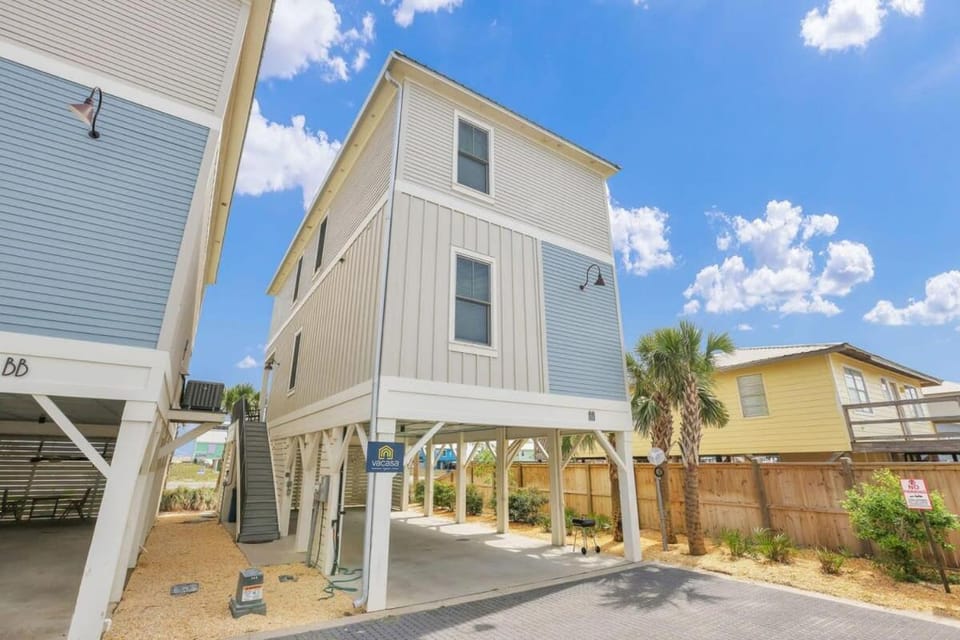 Porpoise-full Life spacious beach home w ith pool House in West Beach