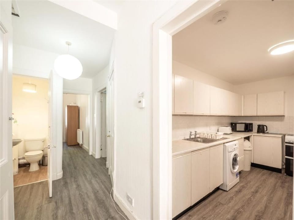 Spacious city center main door 3 bedrooms flat Apartment in Edinburgh