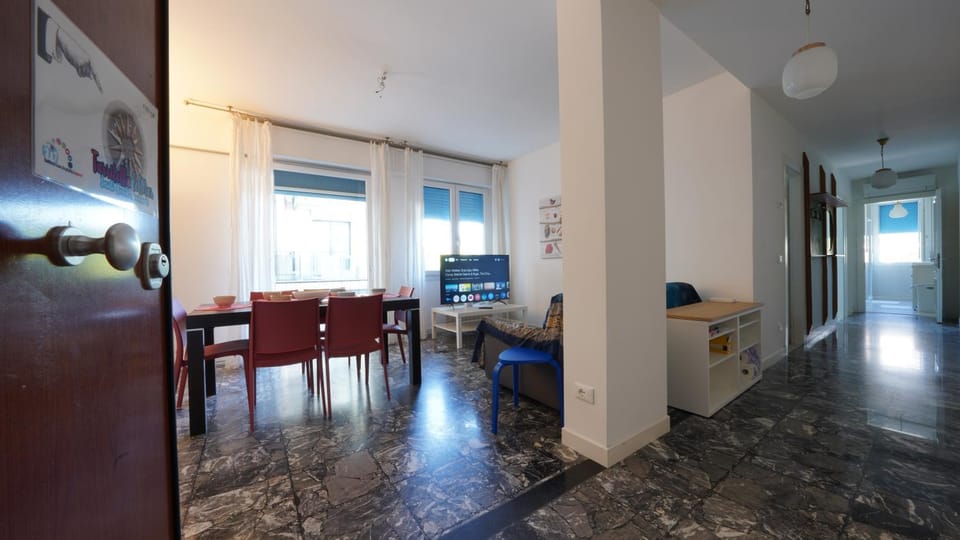 TV and multimedia, Living room, Dining area